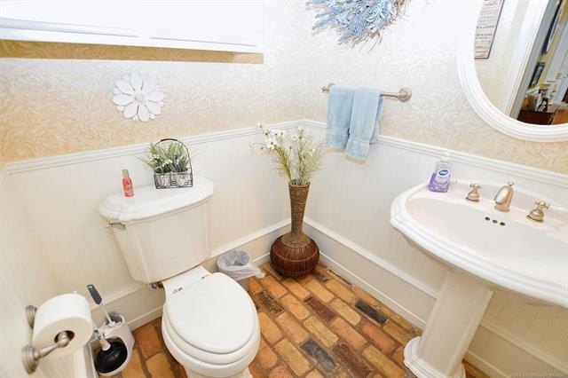 Tahlequah, Oklahoma, 74464, United States, 5 Bedrooms Bedrooms, ,5 BathroomsBathrooms,Residential,For Sale,1977859