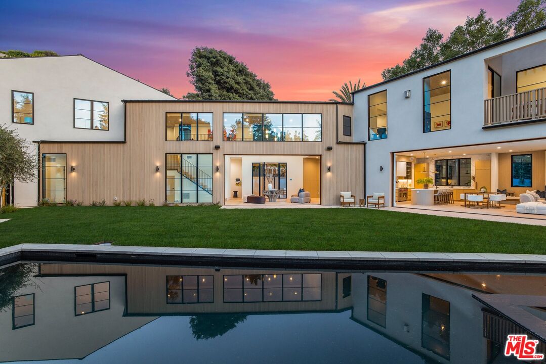 Los Angeles, California, 90049, United States, 5 Bedrooms Bedrooms, ,3 BathroomsBathrooms,Residential,For Sale,1839044