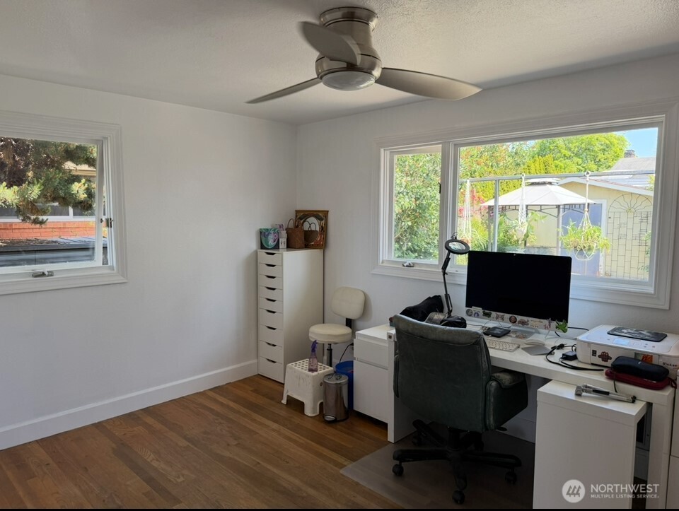 Seattle, Washington, 98126, United States, 4 Bedrooms Bedrooms, ,1 BathroomBathrooms,Residential,For Sale,1810627