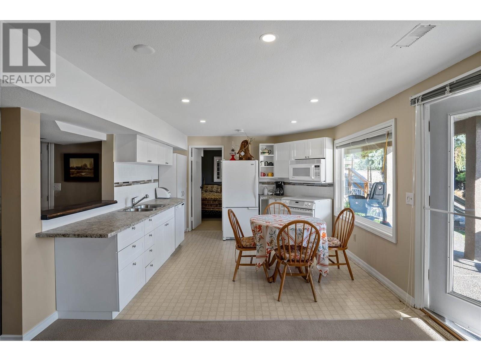 KELOWNA, British Columbia, V1V 2C3, CA, 5 Bedrooms Bedrooms, ,2 BathroomsBathrooms,Residential,For Sale,1911113