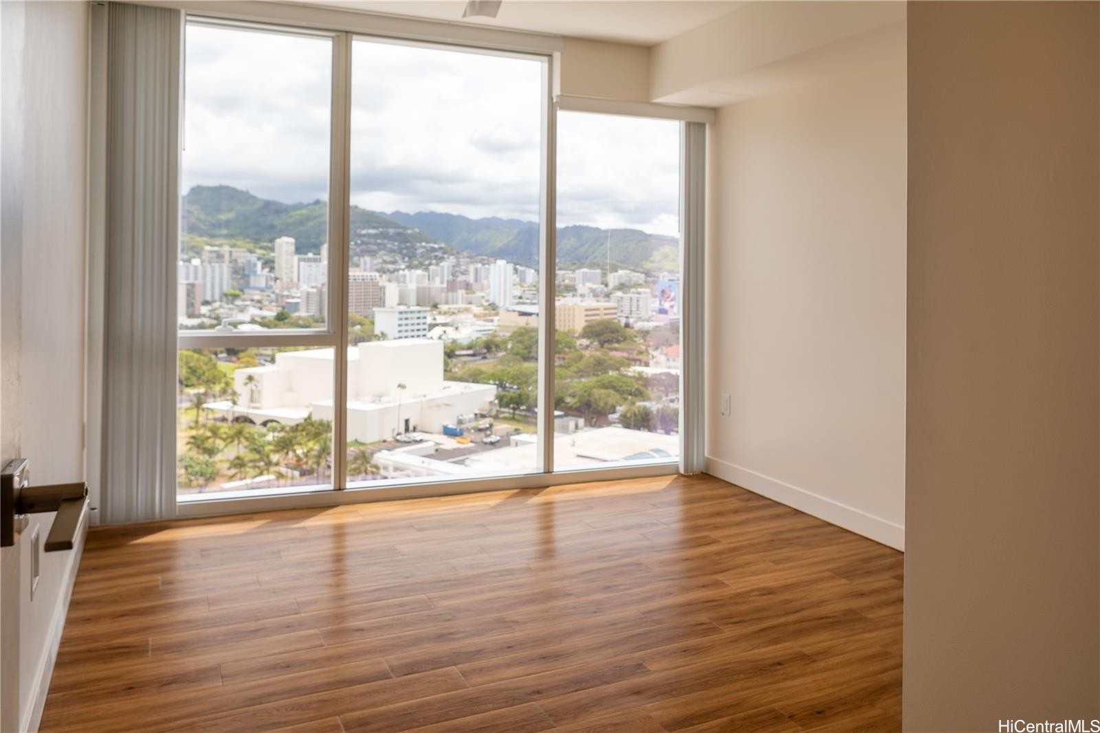 Honolulu, Hawaii, 96813, United States, 1 Bedroom Bedrooms, ,1 BathroomBathrooms,Residential,For Sale,1924706
