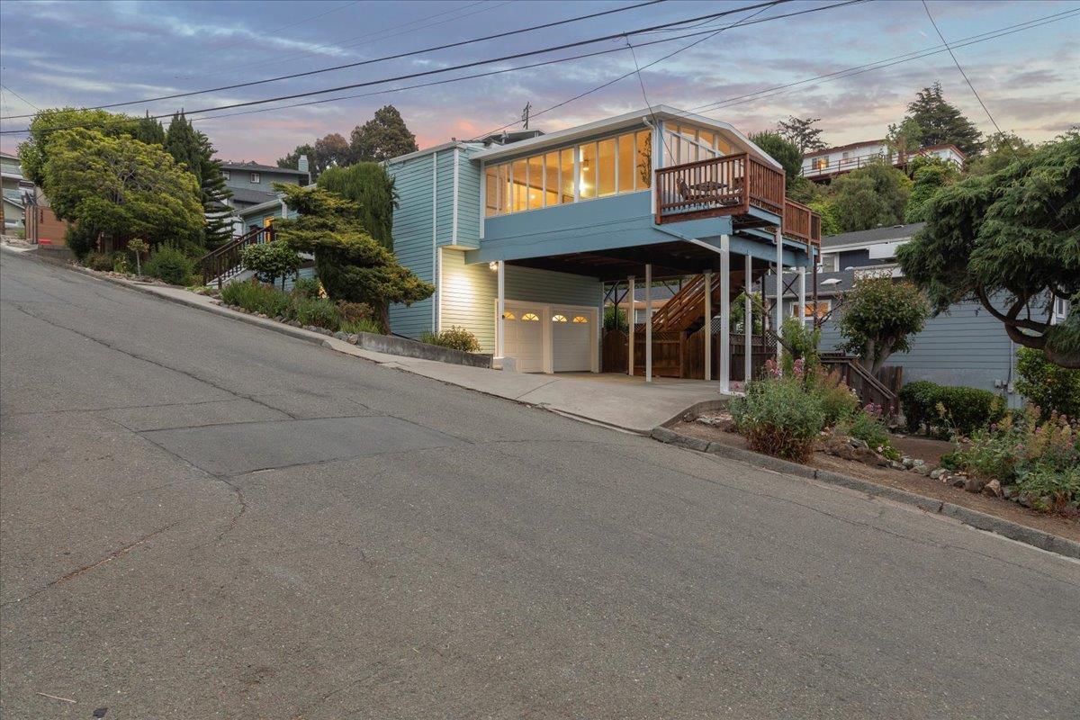 Castro Valley, California, 94546, United States, 4 Bedrooms Bedrooms, ,3 BathroomsBathrooms,Residential,For Sale,1989178