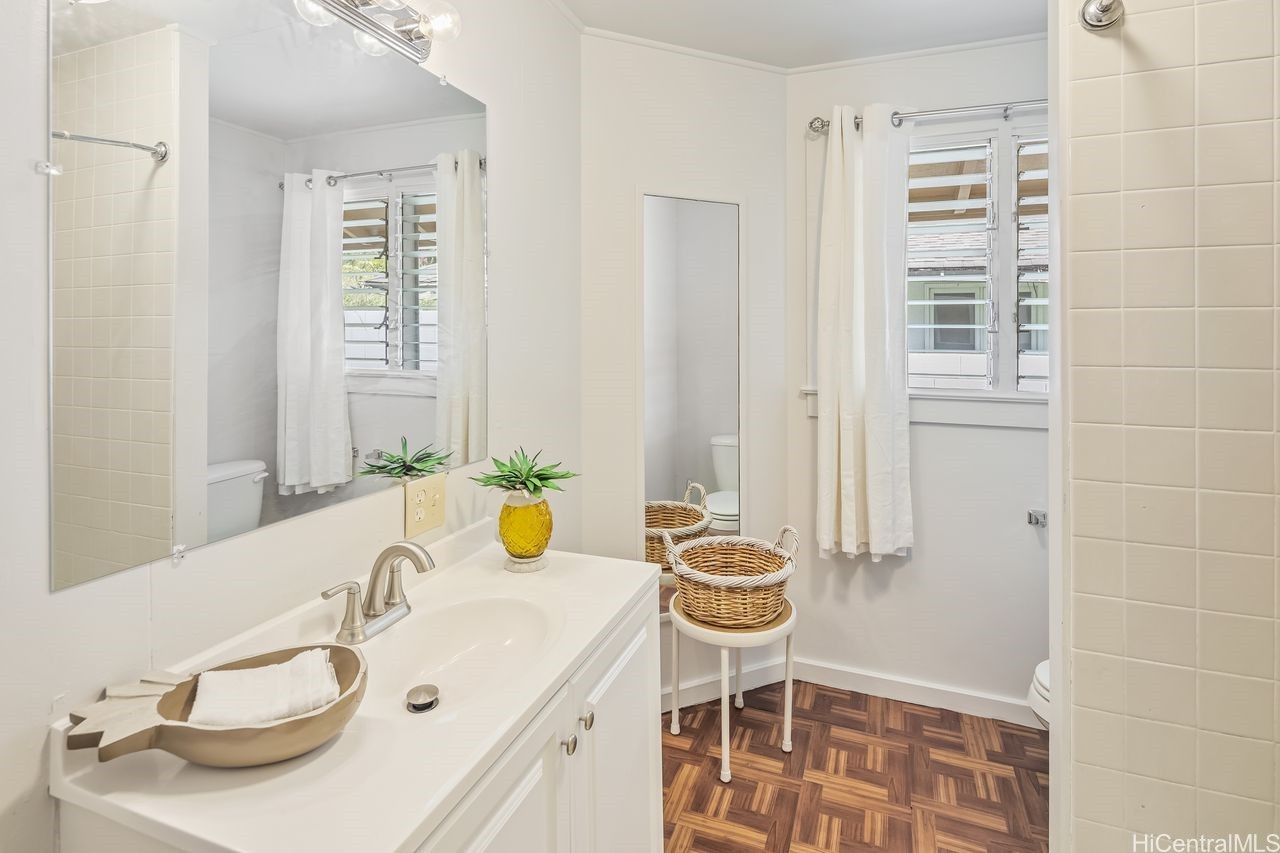 Honolulu, Hawaii, 96822, United States, 6 Bedrooms Bedrooms, ,4 BathroomsBathrooms,Residential,For Sale,1805040