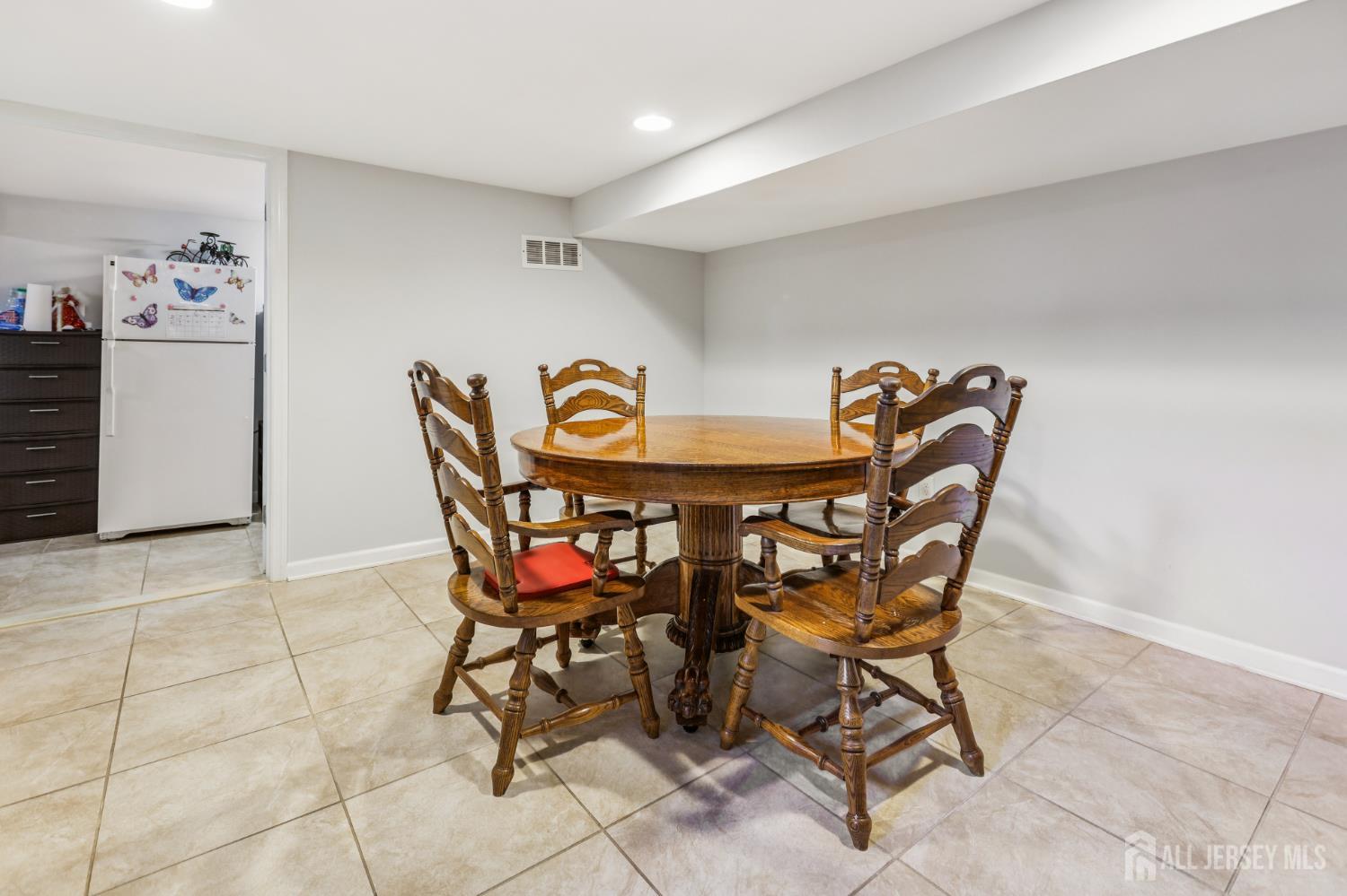 Woodbridge Proper, New Jersey, 07095, United States, 3 Bedrooms Bedrooms, ,2 BathroomsBathrooms,Residential,For Sale,1969117