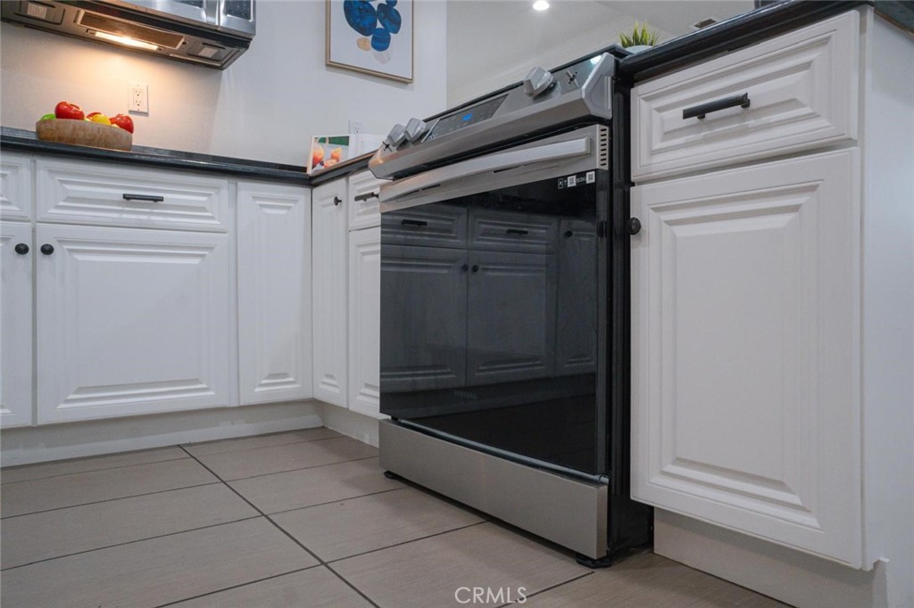 Los Angeles, California, 90043, United States, 3 Bedrooms Bedrooms, ,2 BathroomsBathrooms,Residential,For Sale,1921783