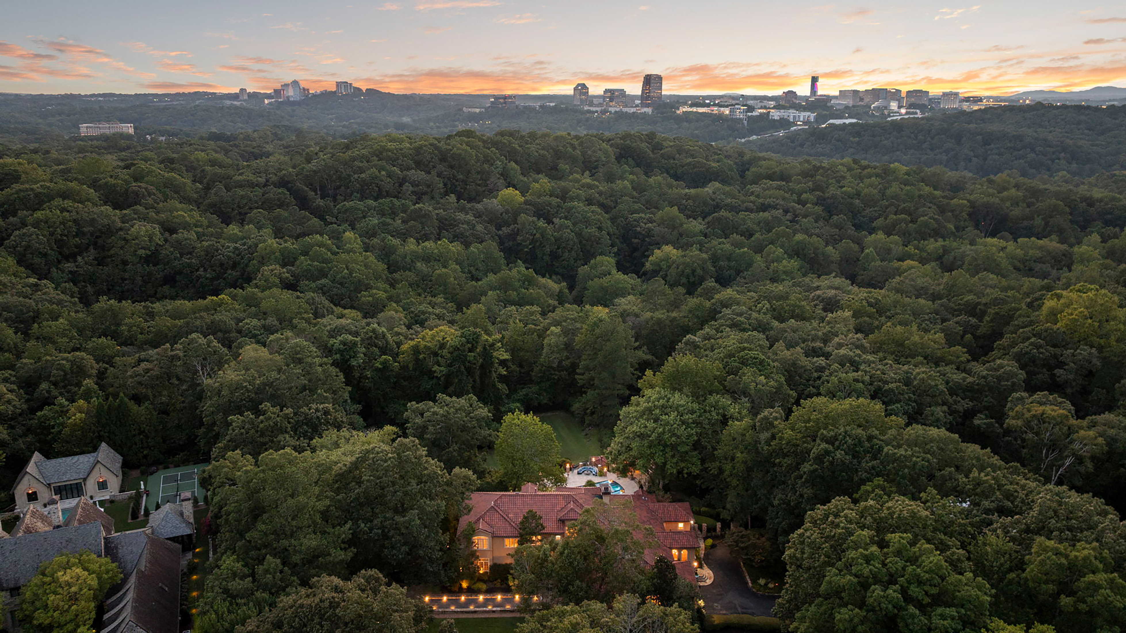  Remarkable Spanish-style Estate on 3.8+/- Private Acres - 物件實景