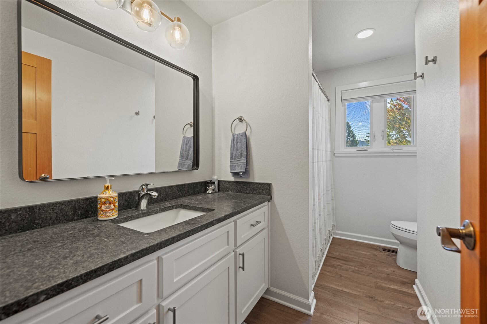 Anacortes, Washington, 98221, United States, 3 Bedrooms Bedrooms, ,1 BathroomBathrooms,Residential,For Sale,1914220