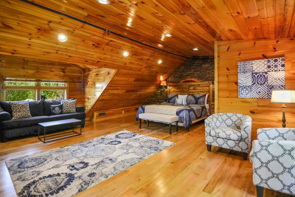 Sevierville, Tennessee, 37862, United States, 3 Bedrooms Bedrooms, ,7 BathroomsBathrooms,Residential,For Sale,1914651