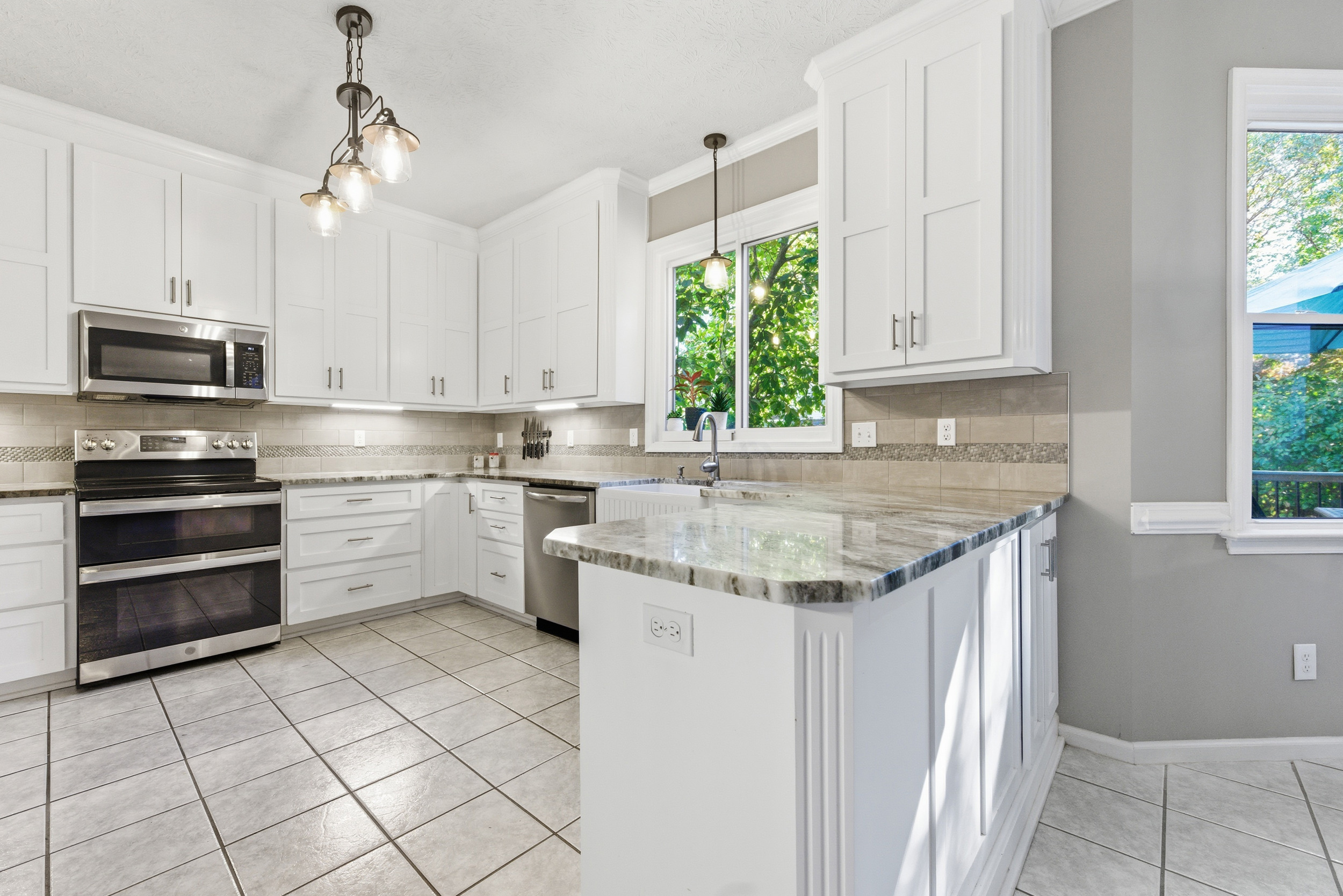 Yorktown, Virginia, 23693, United States, 6 Bedrooms Bedrooms, ,3 BathroomsBathrooms,Residential,For Sale,1988039