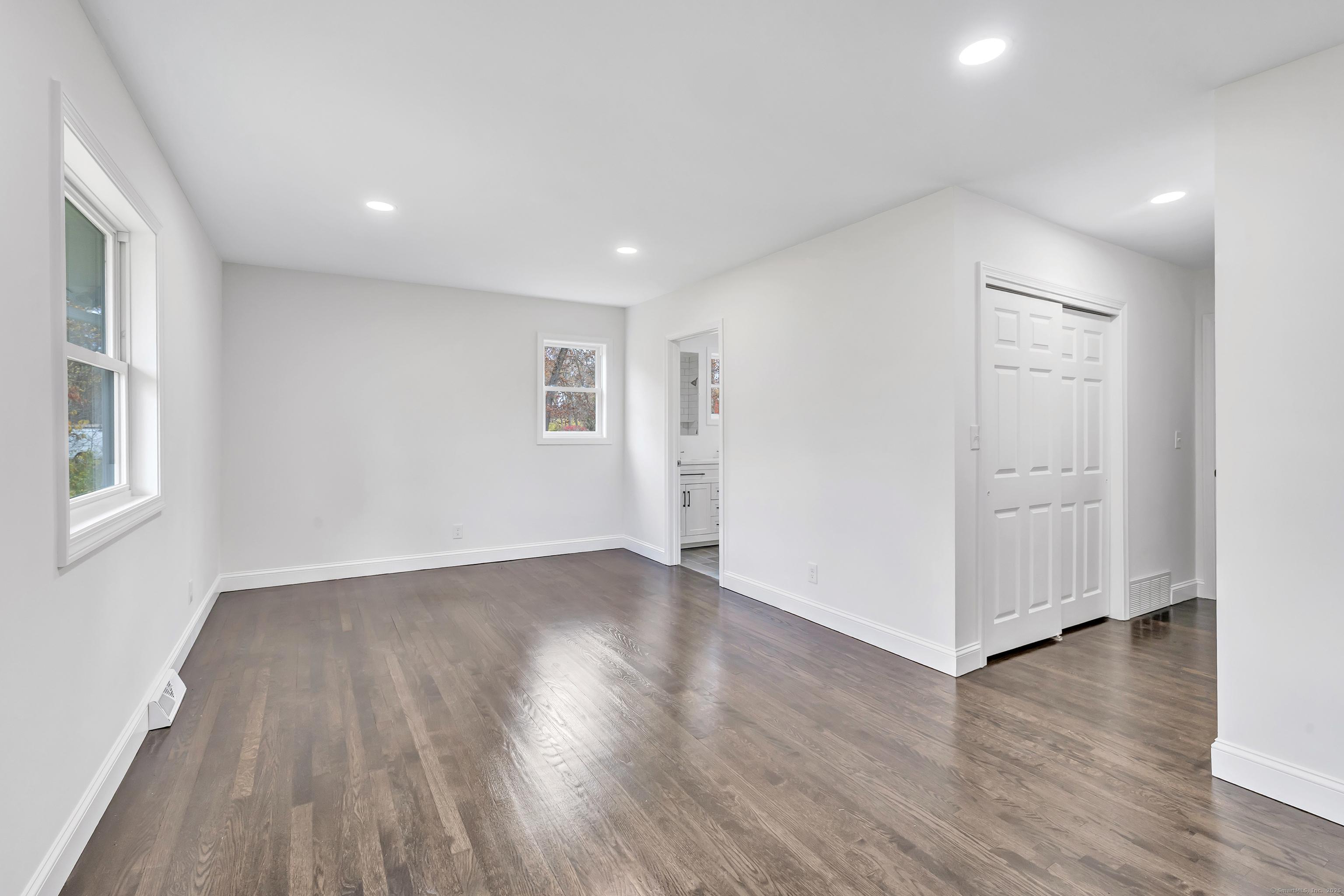 Hamden, Connecticut, 06518, United States, 3 Bedrooms Bedrooms, ,2 BathroomsBathrooms,Residential,For Sale,1987116