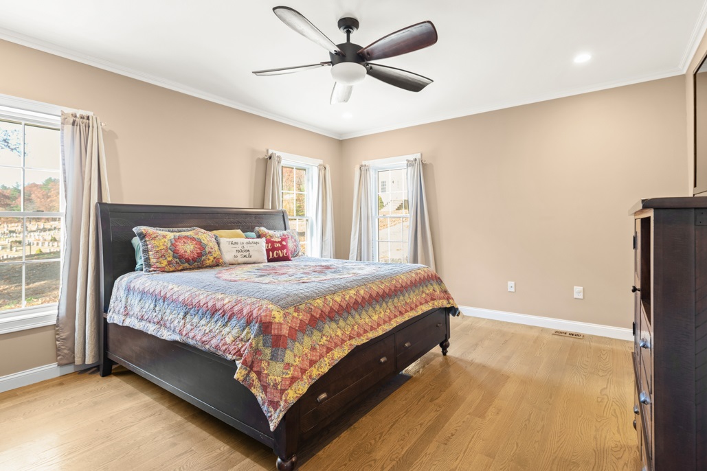 Billerica, Massachusetts, 01821, United States, 4 Bedrooms Bedrooms, ,4 BathroomsBathrooms,Residential,For Sale,1935395