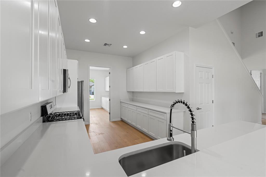 Sanford, Florida, 32771, United States, 5 Bedrooms Bedrooms, ,4 BathroomsBathrooms,Residential,For Sale,1980065