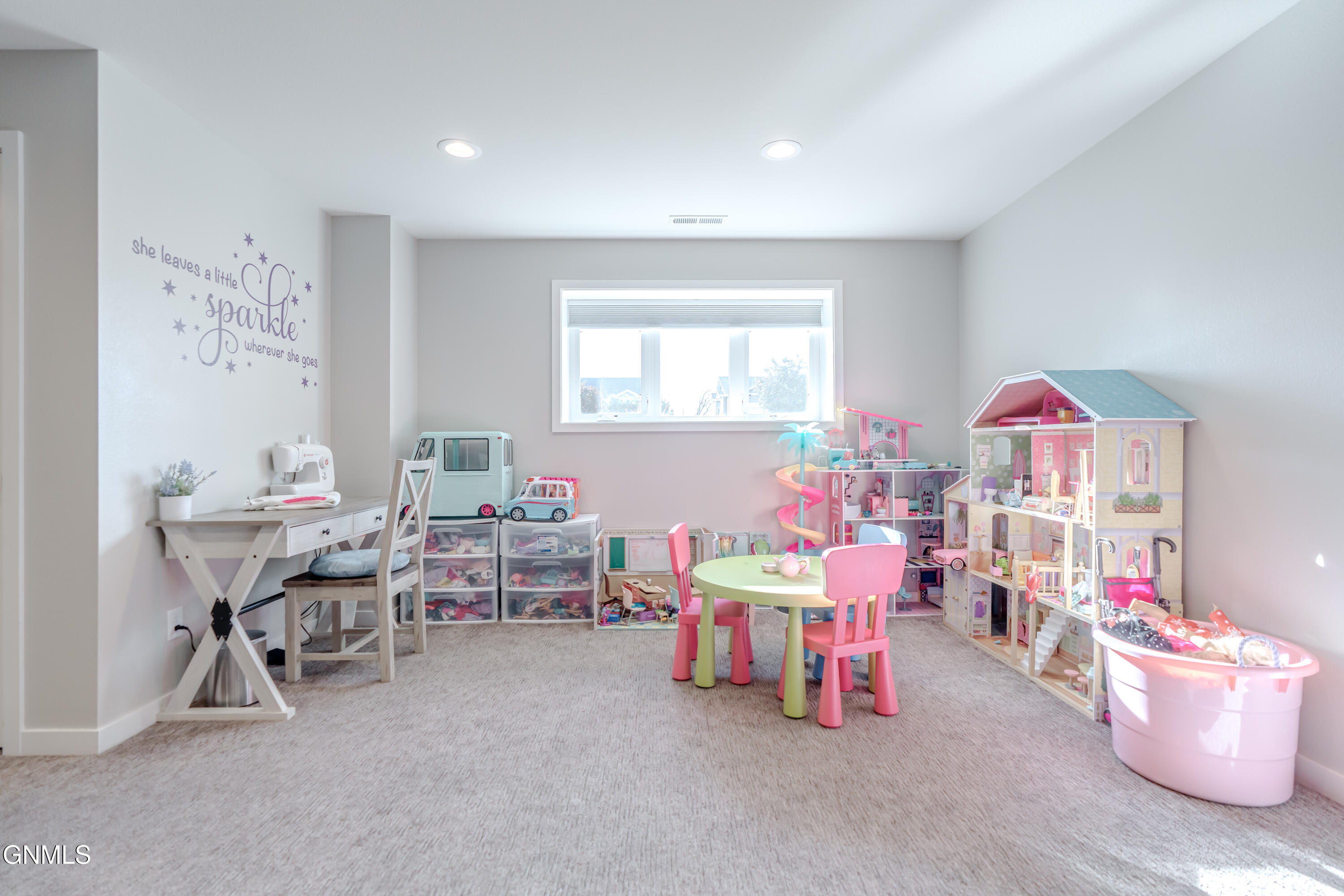 Bismarck, North Dakota, 58504, United States, 5 Bedrooms Bedrooms, ,2 BathroomsBathrooms,Residential,For Sale,1986096