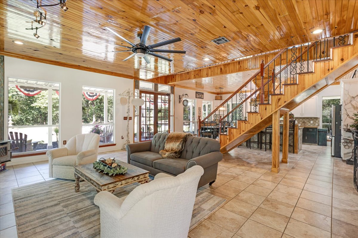 Bonham, Texas, 75418, United States, 6 Bedrooms Bedrooms, ,3 BathroomsBathrooms,Residential,For Sale,1983606