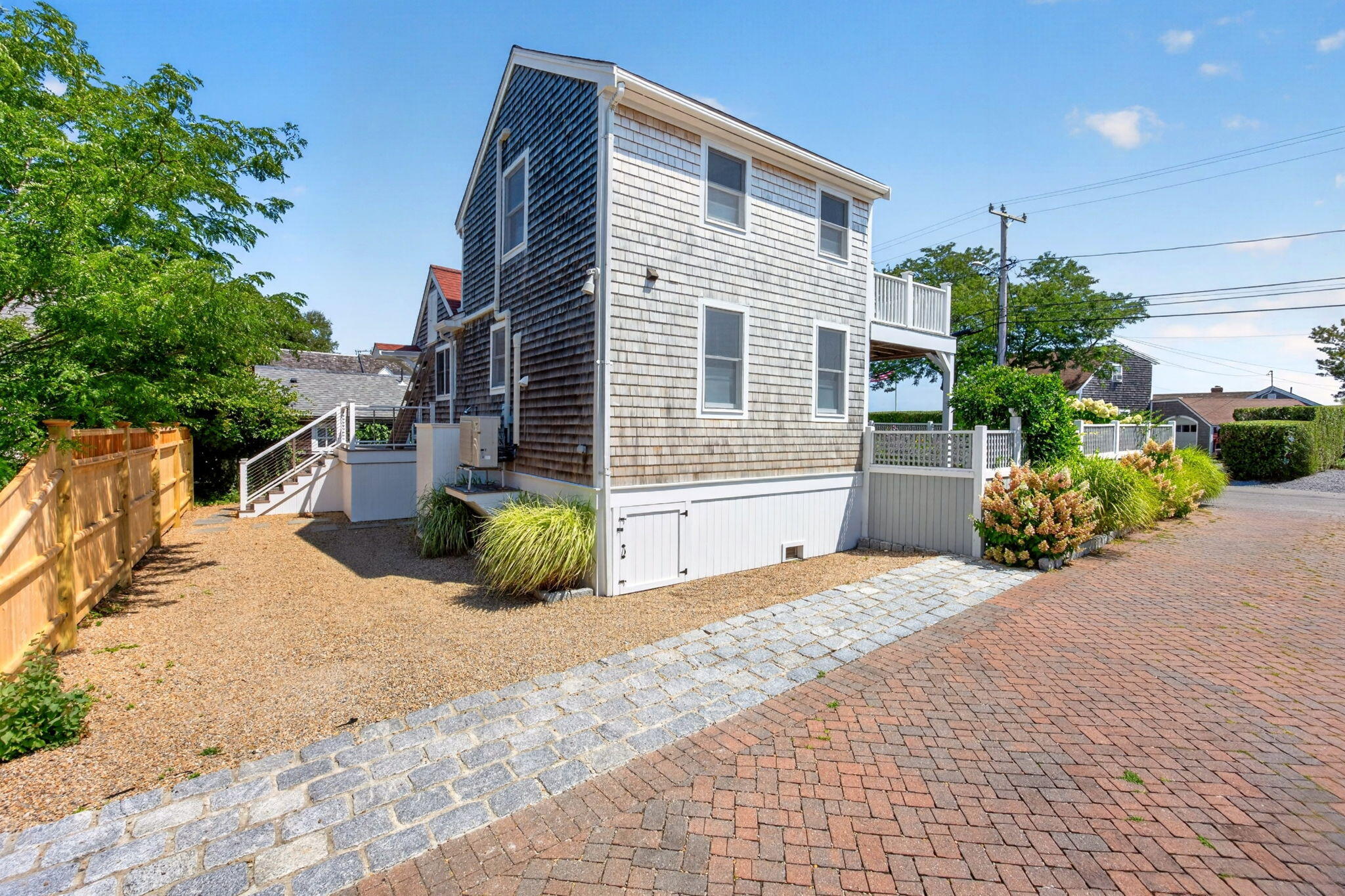  West End Elegance with Water Views, Private Gardens & Two-Car Parking - 物件實景