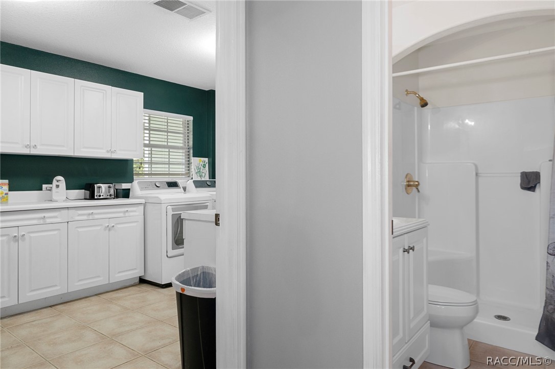 Dunnellon, Florida, 34431, United States, 4 Bedrooms Bedrooms, ,2 BathroomsBathrooms,Residential,For Sale,1920438