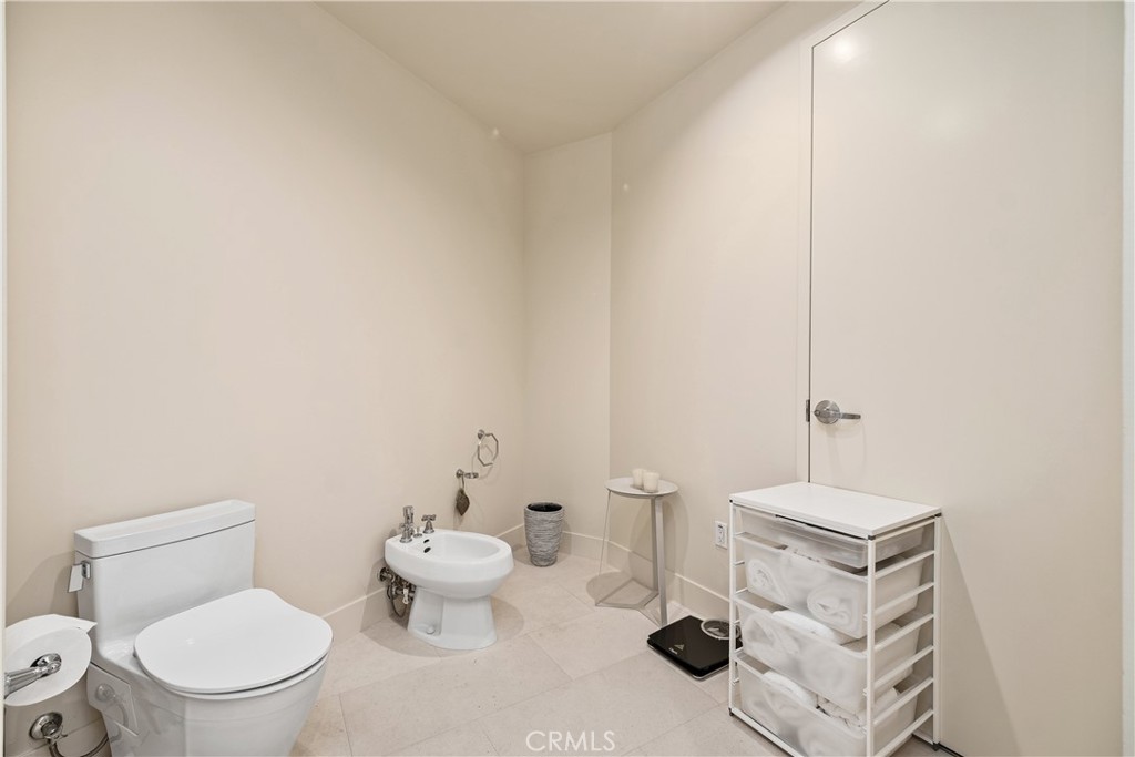 Los Angeles, California, 90024, United States, 2 Bedrooms Bedrooms, ,3 BathroomsBathrooms,Residential,For Sale,1829595