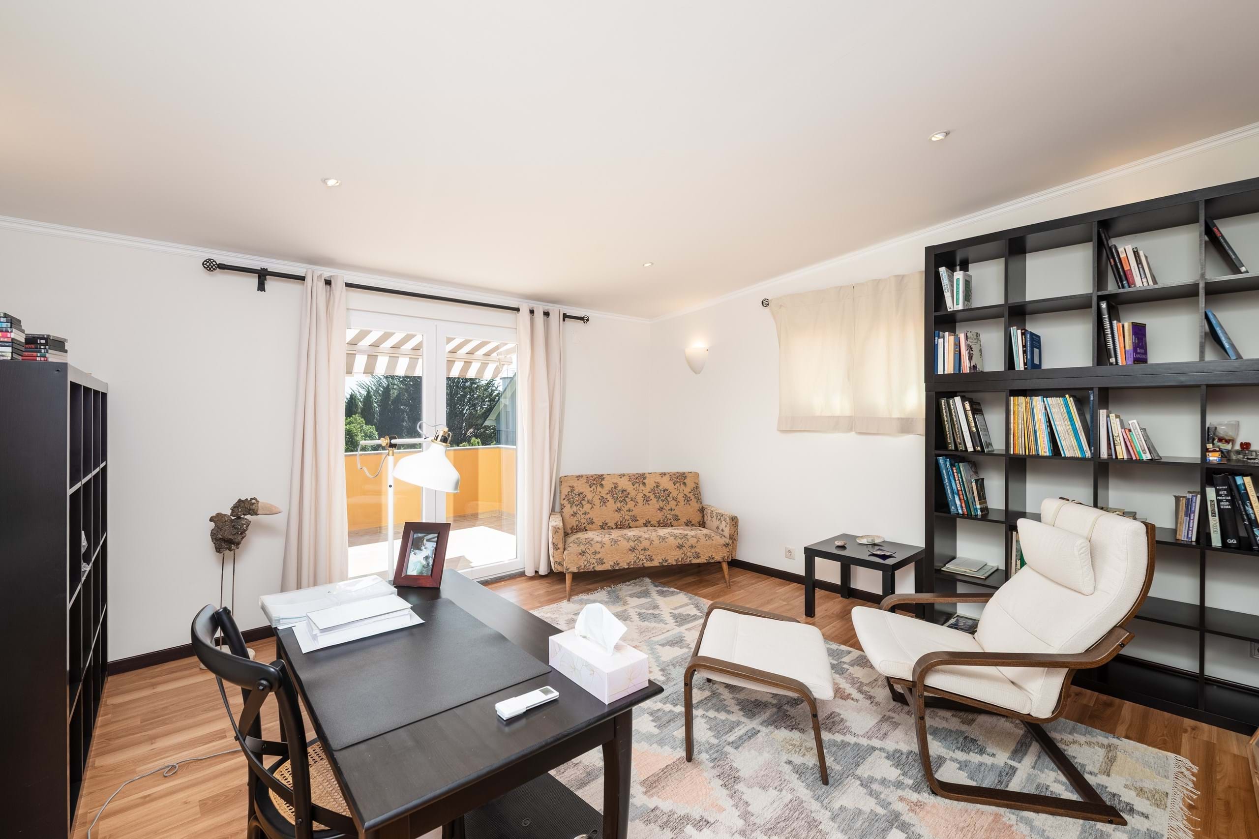 Cascais, Lisbon, 2765-574, PT, 8 Bedrooms Bedrooms, ,3 BathroomsBathrooms,Residential,For Sale,1908272