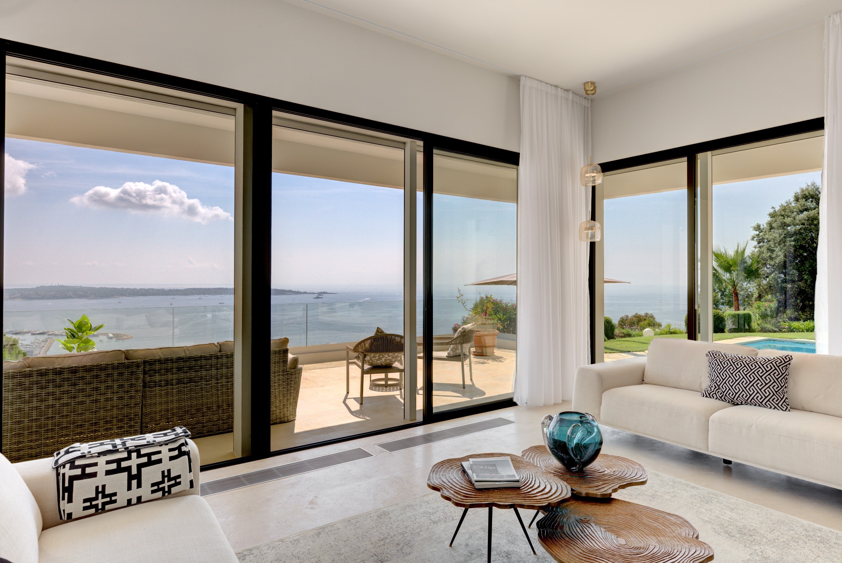  Super Cannes Vallauris, 260 sqm villa with five bedrooms, pool and panoramic se… - 物件實景