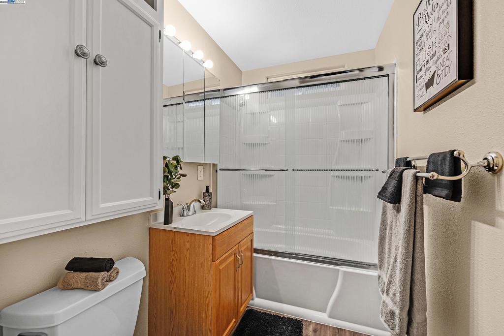 San Leandro, California, 94579, United States, 3 Bedrooms Bedrooms, ,1 BathroomBathrooms,Residential,For Sale,1921969