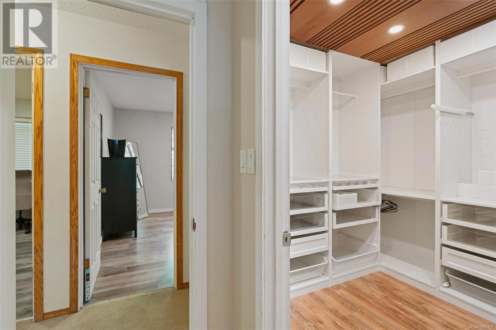 SAANICH, British Columbia, V8Y 1A9, CA, 4 Bedrooms Bedrooms, ,3 BathroomsBathrooms,Residential,For Sale,1901029