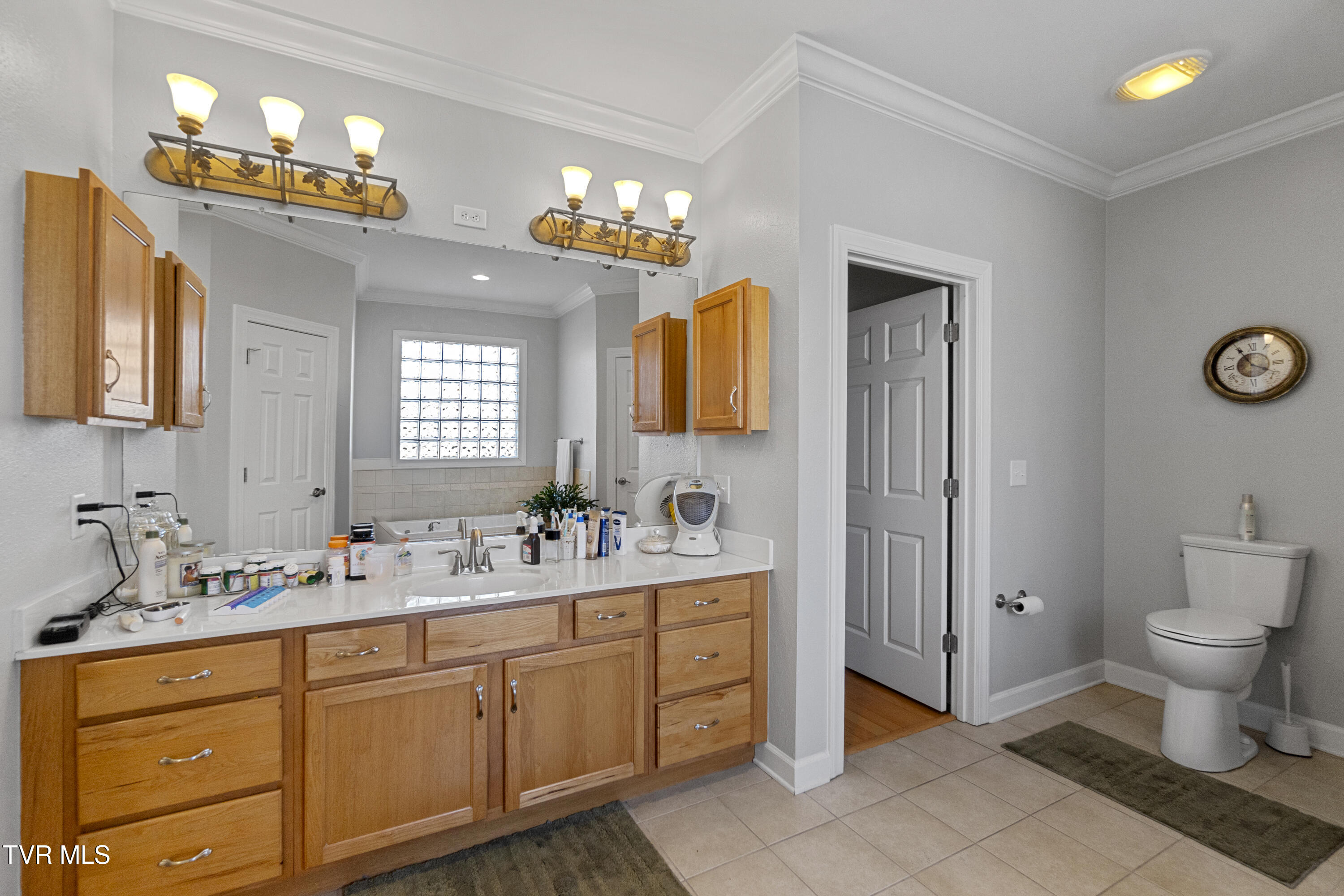 Greeneville, Tennessee, 37745, United States, 5 Bedrooms Bedrooms, ,5 BathroomsBathrooms,Residential,For Sale,2012581