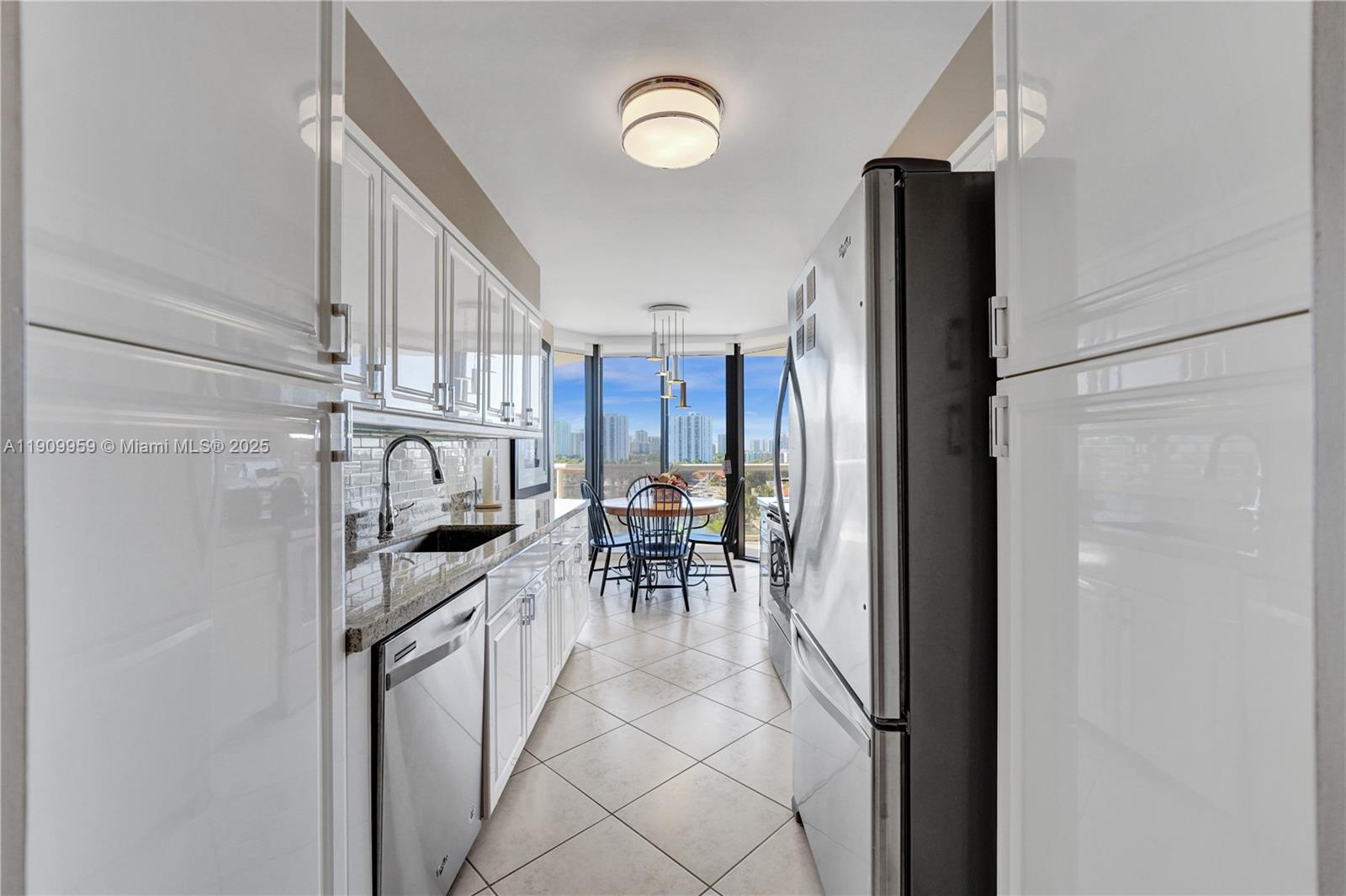 Aventura, Florida, 33180, United States, 2 Bedrooms Bedrooms, ,2 BathroomsBathrooms,Residential,For Sale,1988948