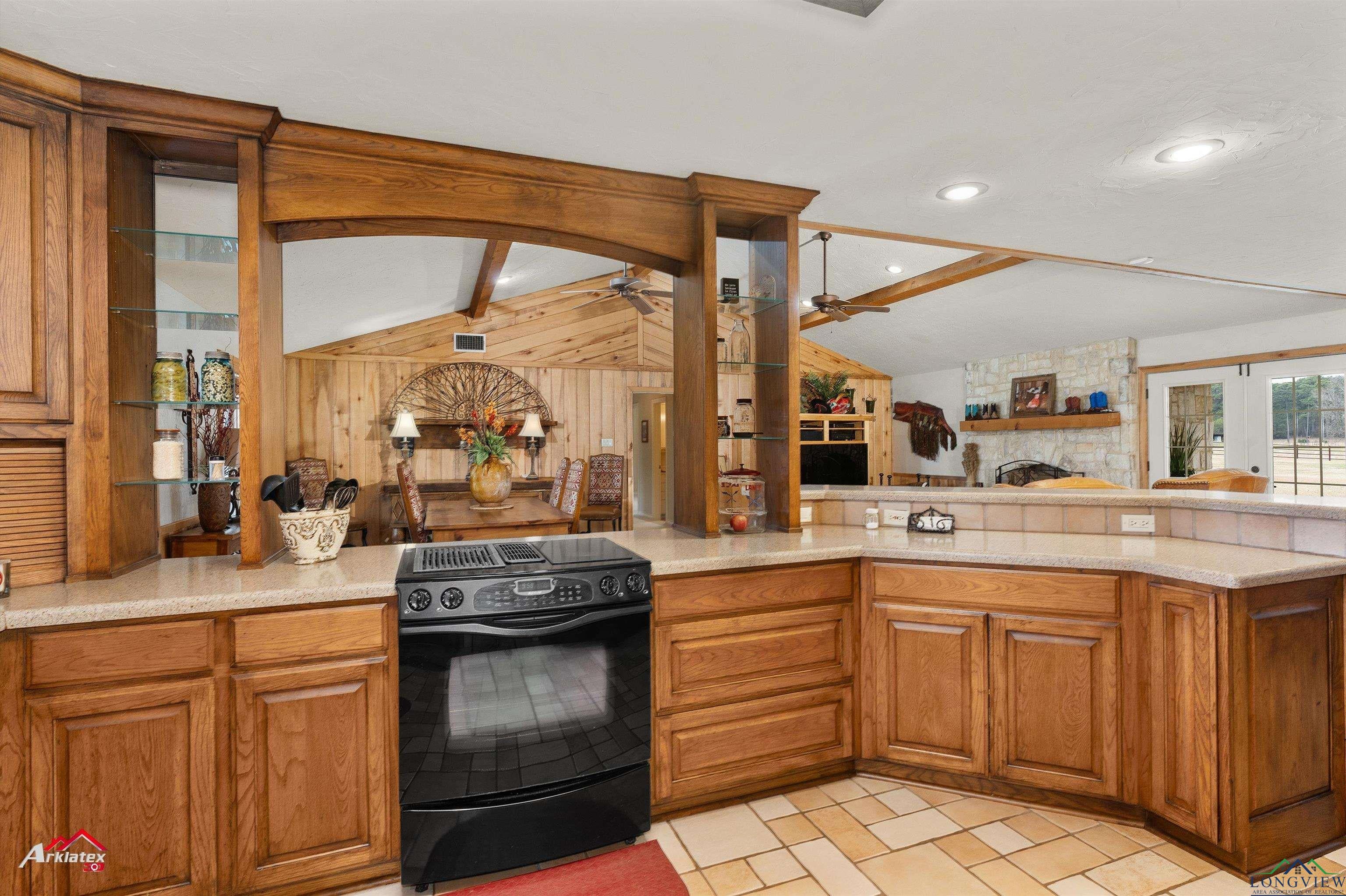 Marshall, Texas, 75672-4947, United States, 3 Bedrooms Bedrooms, ,4 BathroomsBathrooms,Residential,For Sale,1982293