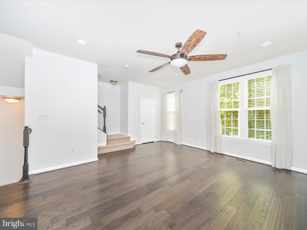 Greenbelt, Maryland, 20770, United States, 3 Bedrooms Bedrooms, ,4 BathroomsBathrooms,Residential,For Sale,1981928