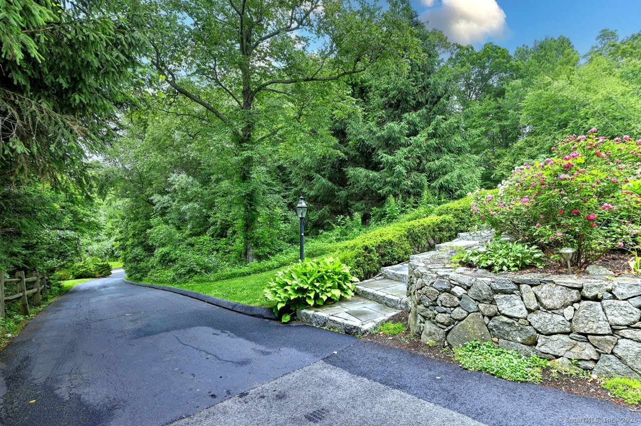 Newtown, Connecticut, 06470, United States, 5 Bedrooms Bedrooms, ,5 BathroomsBathrooms,Residential,For Sale,1907241