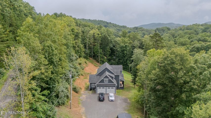 Middlesboro, Kentucky, 40965, United States, 5 Bedrooms Bedrooms, ,4 BathroomsBathrooms,Residential,For Sale,1915642