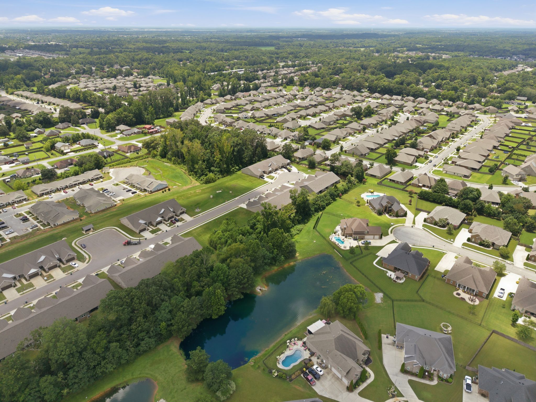  214 Legendwood Drive  NW - 物件實景