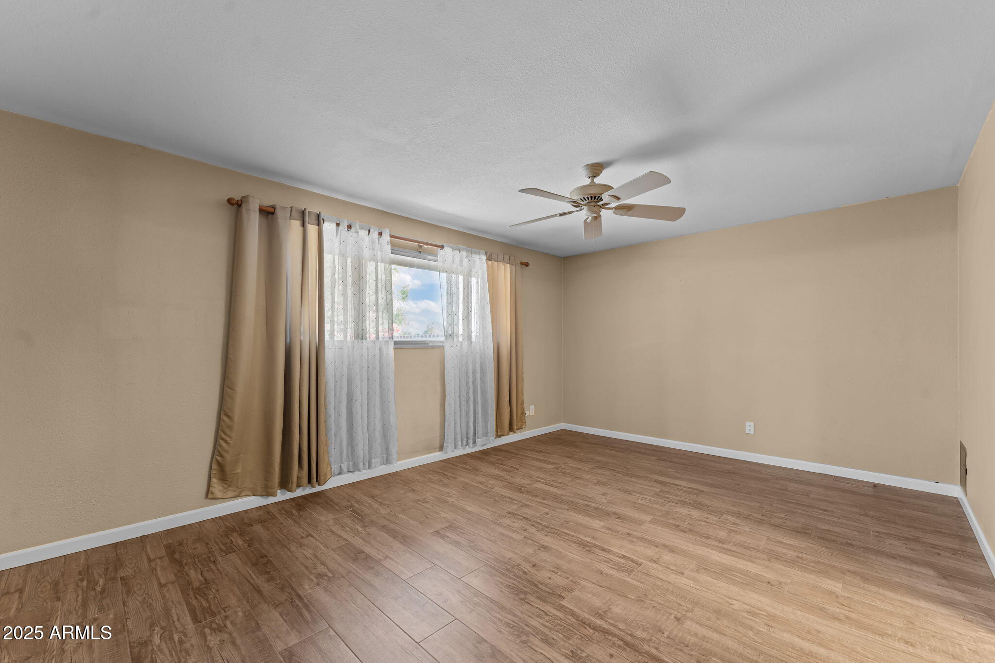 Glendale, Arizona, 85306, United States, 4 Bedrooms Bedrooms, ,2 BathroomsBathrooms,Residential,For Sale,1942956