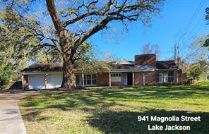 Magnolia St, Lake Jackson, TX 77566
