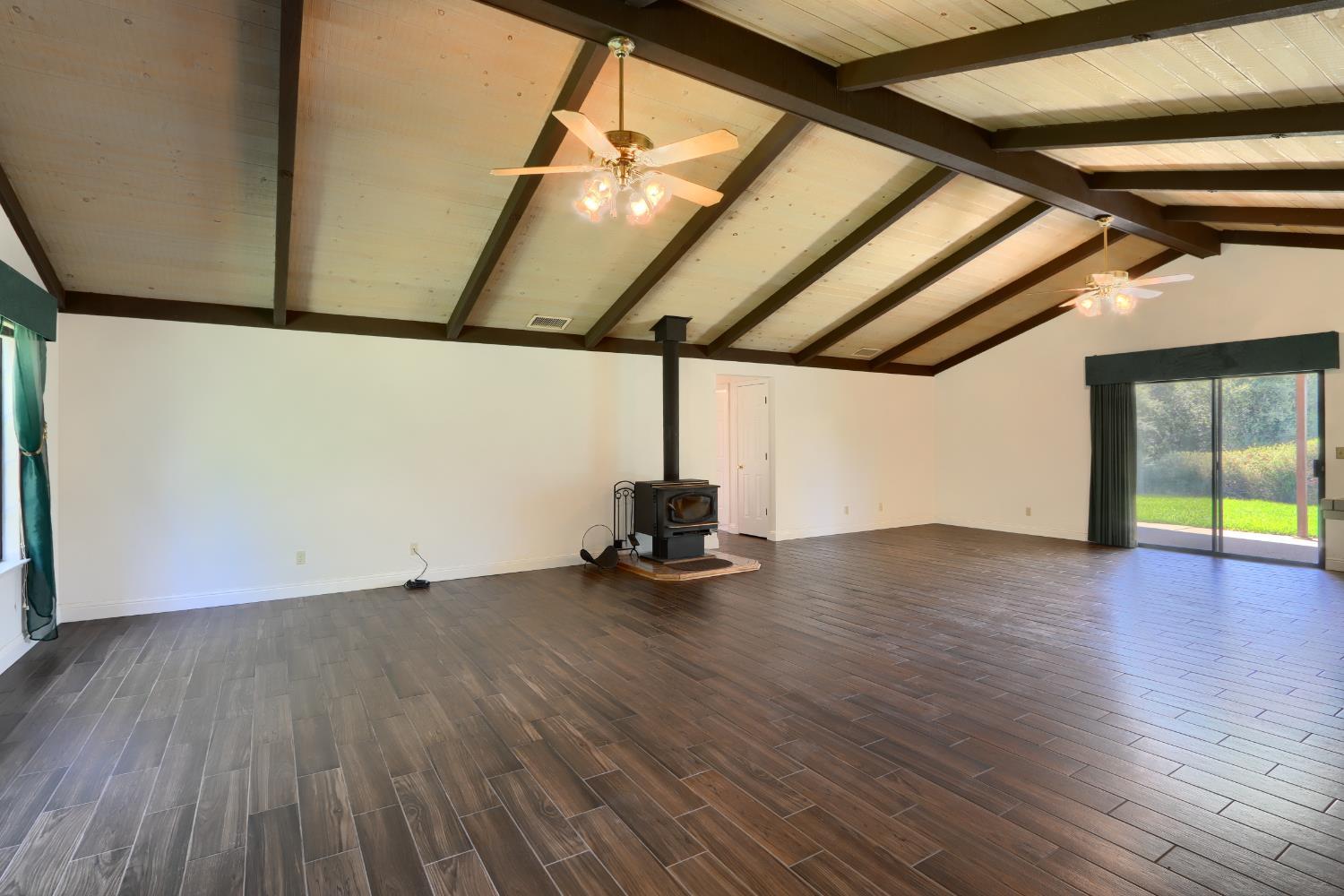 Ahwahnee, California, 93601, United States, 3 Bedrooms Bedrooms, ,2 BathroomsBathrooms,Residential,For Sale,1993875