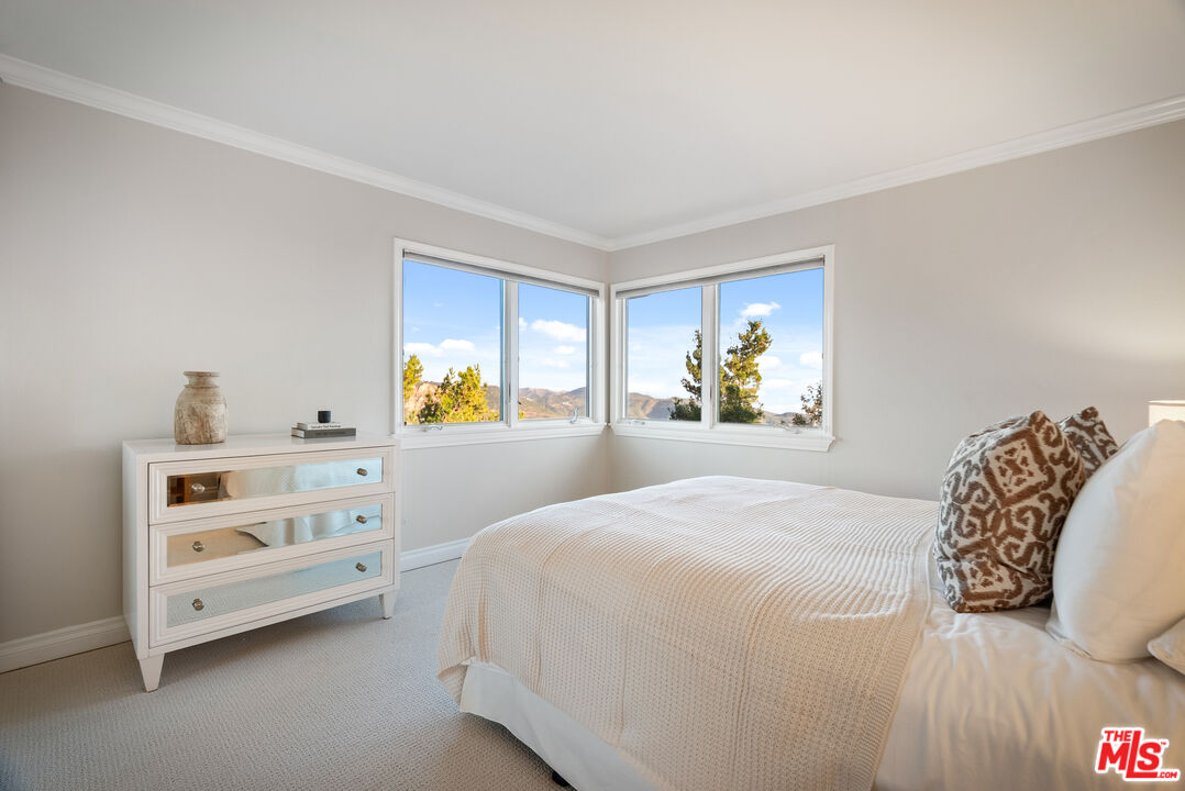 Malibu, California, 90265, United States, 4 Bedrooms Bedrooms, ,3 BathroomsBathrooms,Residential,For Sale,2001973