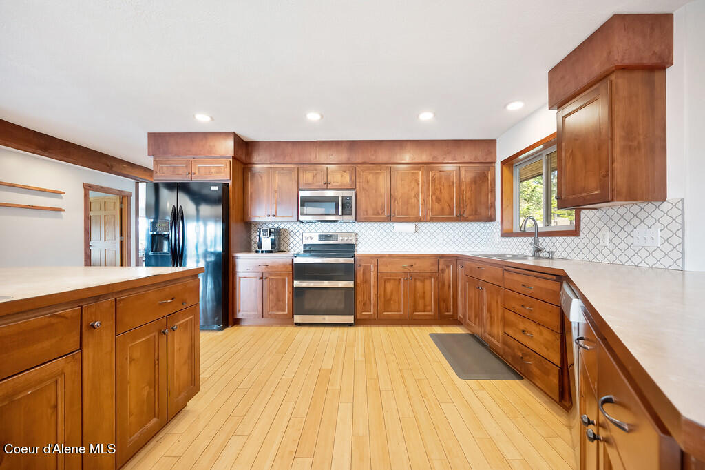 Priest River, Idaho, 83856, United States, 5 Bedrooms Bedrooms, ,4 BathroomsBathrooms,Residential,For Sale,1770577