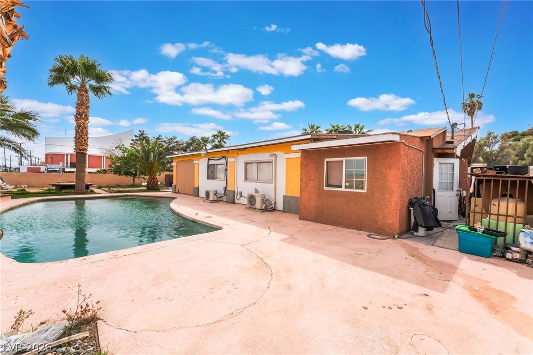 Las Vegas, Nevada, 89104, United States, 6 Bedrooms Bedrooms, ,2 BathroomsBathrooms,Residential,For Sale,2048974