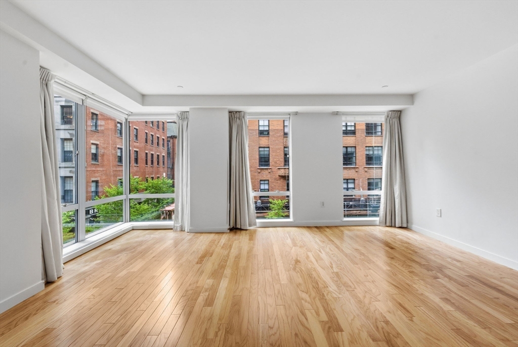 Boston, Massachusetts, 02110, United States, 2 Bedrooms Bedrooms, ,2 BathroomsBathrooms,Residential,For Sale,2048727