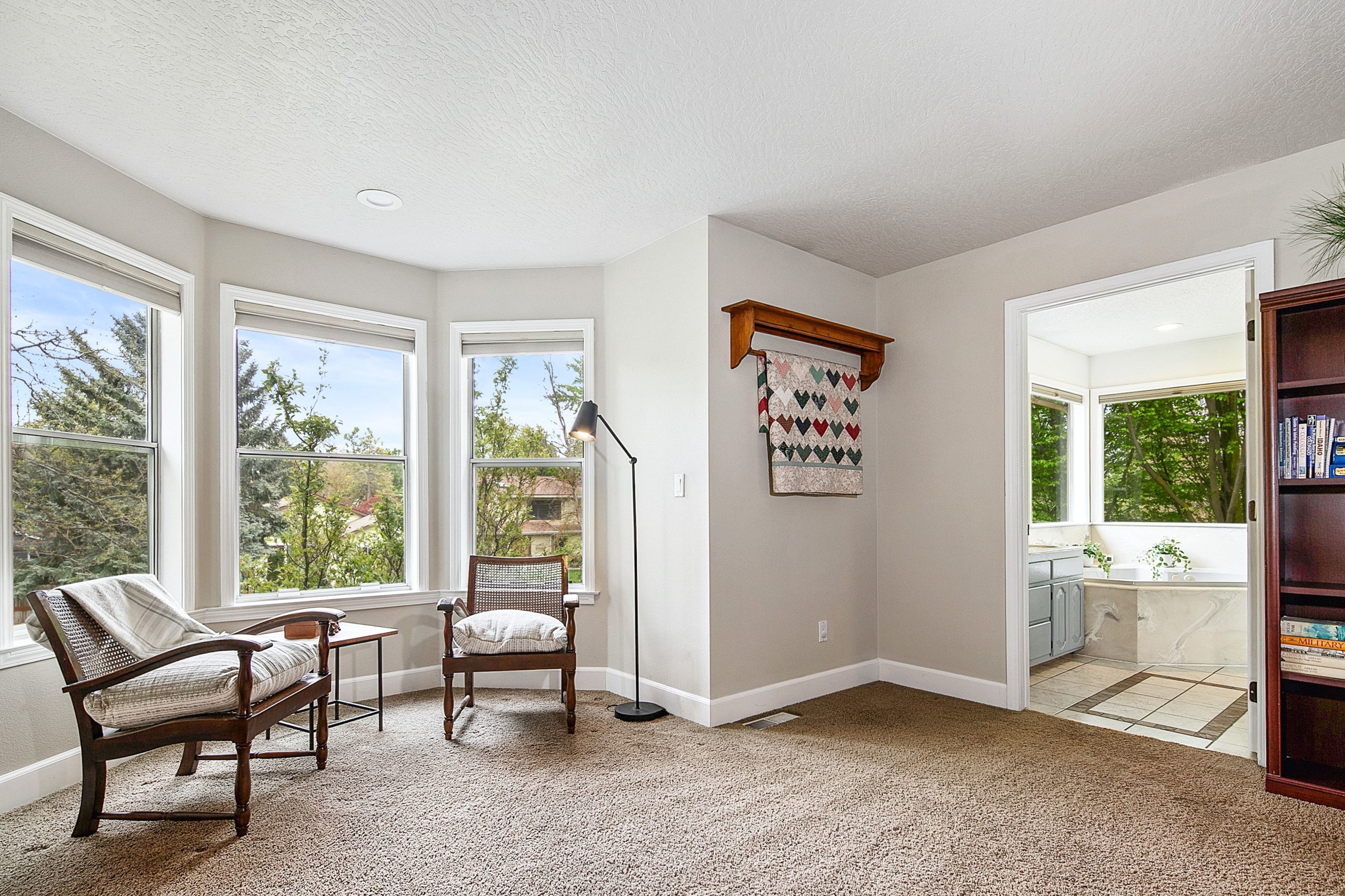  Spacious Updated Home Backs To Park With Scenic Foothills Views - 物件實景
