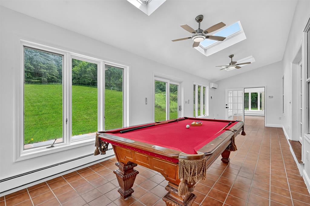 Warwick, New York, 10990, United States, 5 Bedrooms Bedrooms, ,4 BathroomsBathrooms,Residential,For Sale,1981547