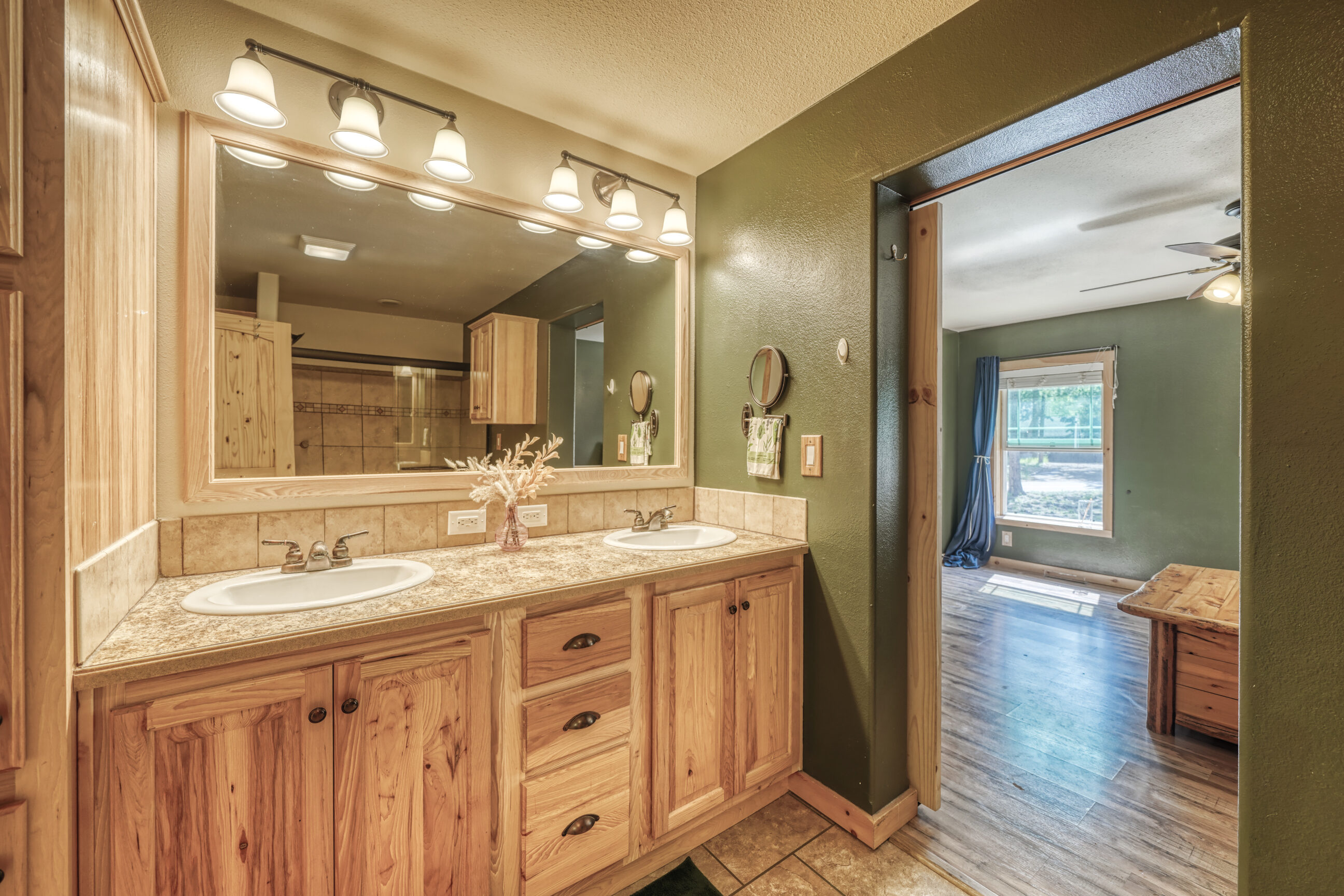 Woodland Park, Colorado, 80863, United States, 3 Bedrooms Bedrooms, ,2 BathroomsBathrooms,Residential,For Sale,1891274