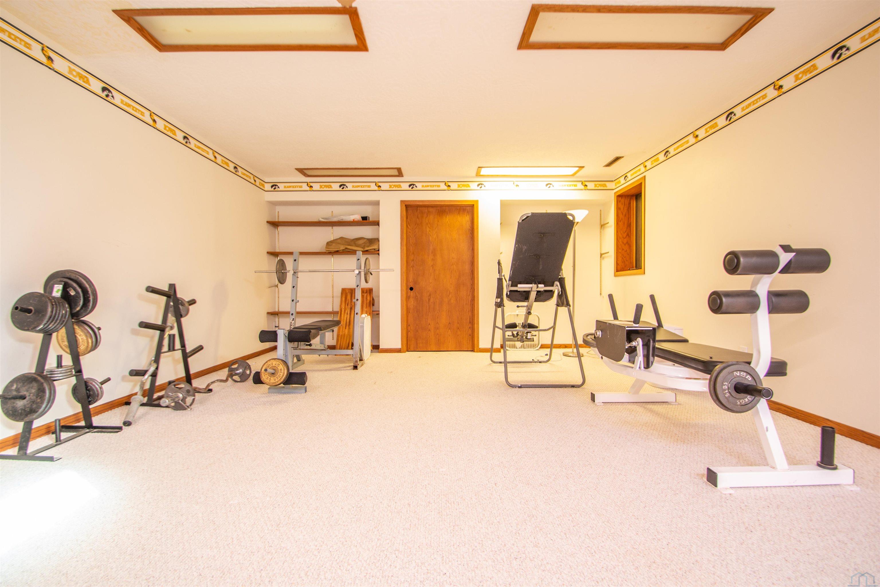 Sioux City, Iowa, 51104, United States, 4 Bedrooms Bedrooms, ,5 BathroomsBathrooms,Residential,For Sale,1989955