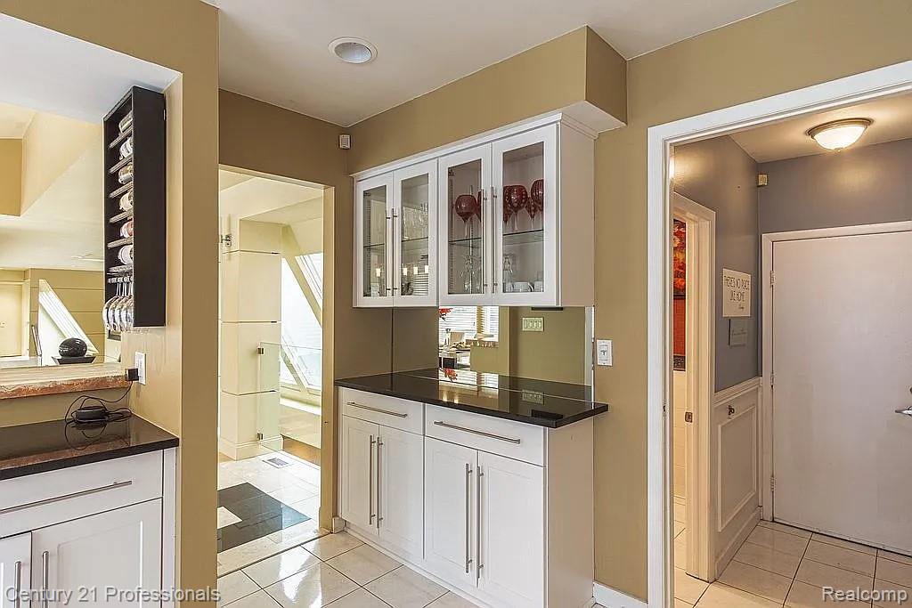 OrchardLake, Michigan, 48323, United States, 5 Bedrooms Bedrooms, ,5 BathroomsBathrooms,Residential,For Sale,1980200