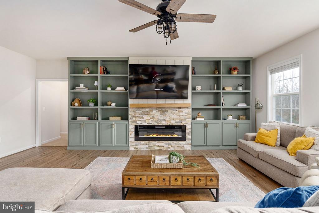 Fredericksburg, Virginia, 22406, United States, 5 Bedrooms Bedrooms, ,4 BathroomsBathrooms,Residential,For Sale,2005971