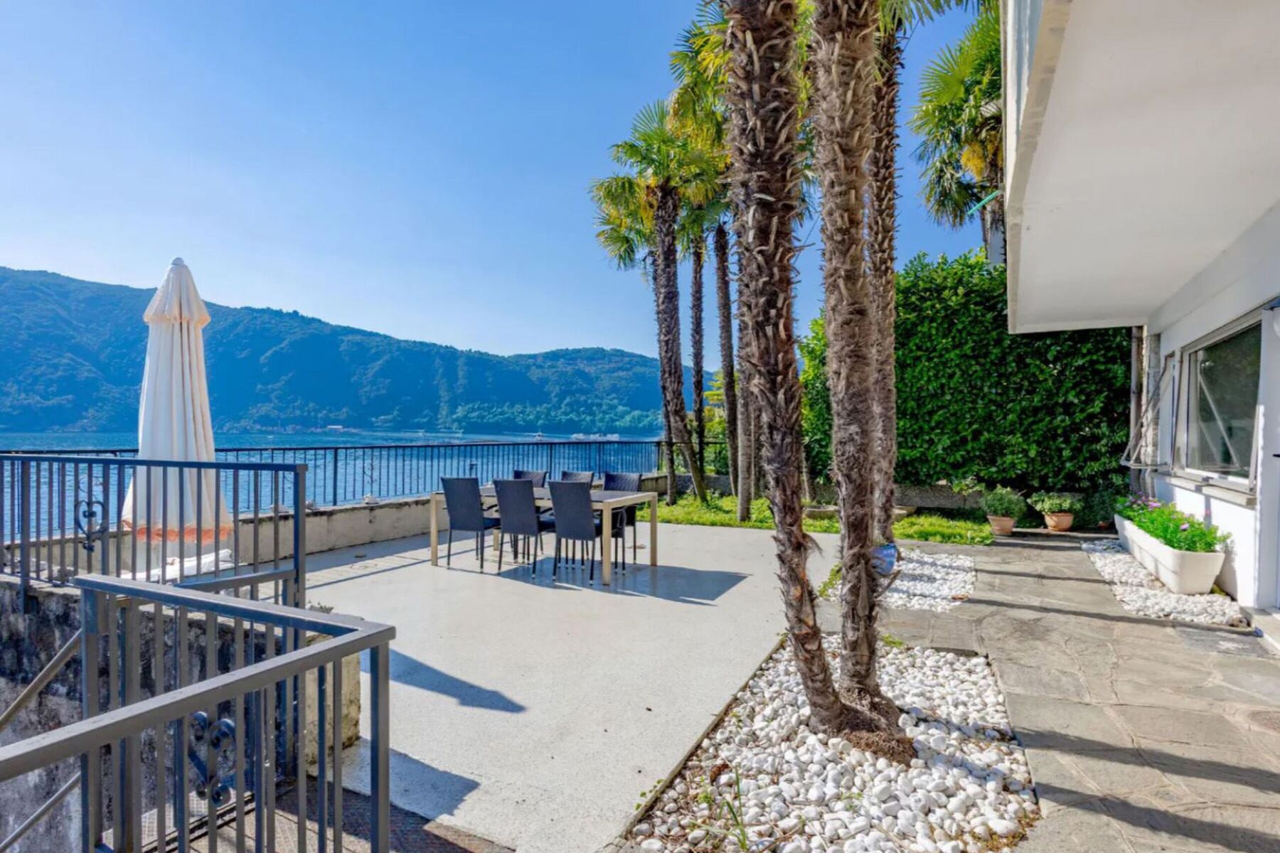  Lakefront villa with private dock - 物件實景