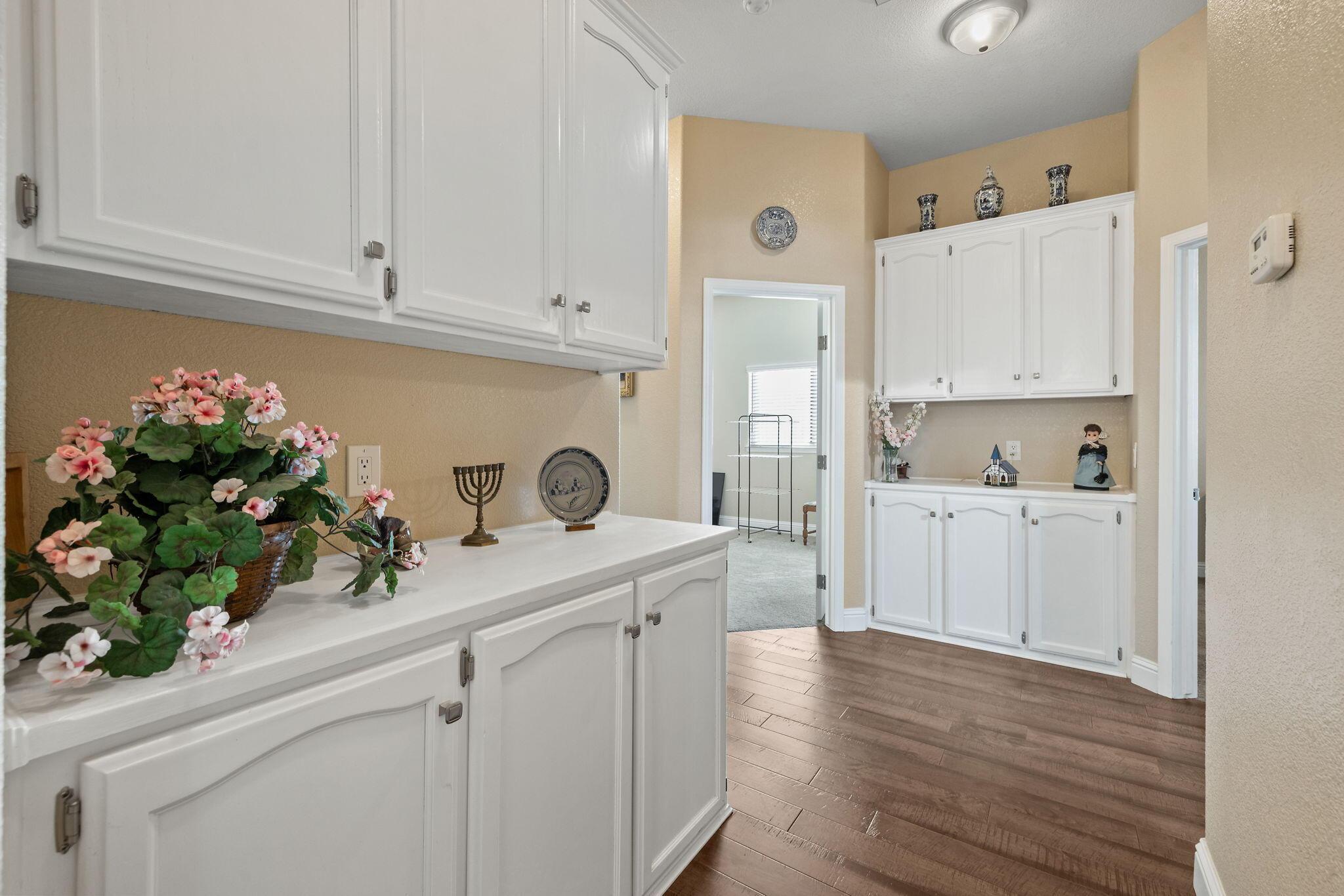 Visalia, California, 93292, United States, 4 Bedrooms Bedrooms, ,3 BathroomsBathrooms,Residential,For Sale,1977045