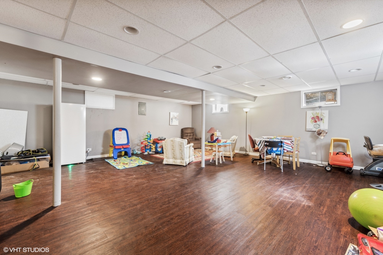 Glen Ellyn, Illinois, 60137, United States, 4 Bedrooms Bedrooms, ,3 BathroomsBathrooms,Residential,For Sale,1827602