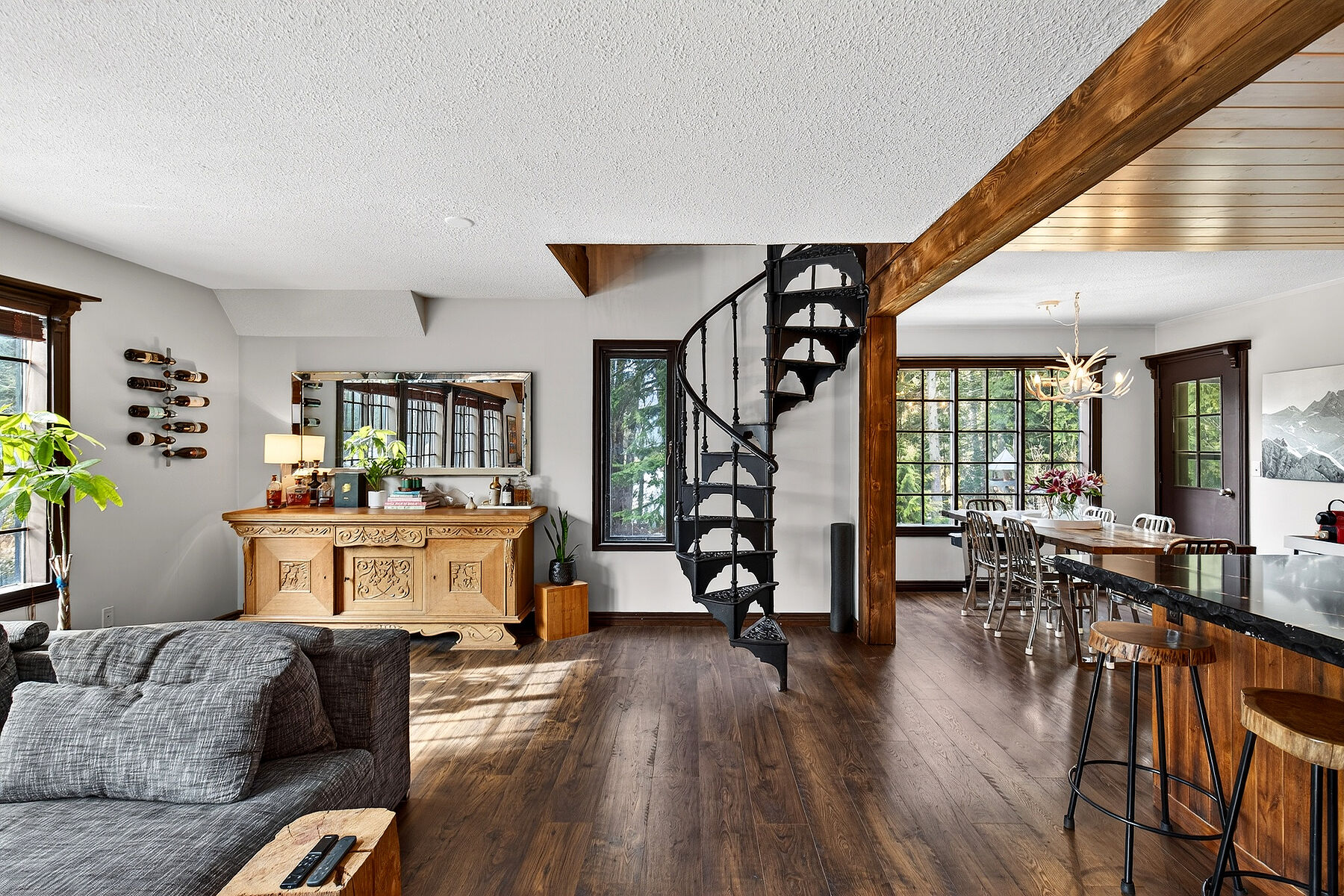 Modern Tudor Elegance - 物件實景