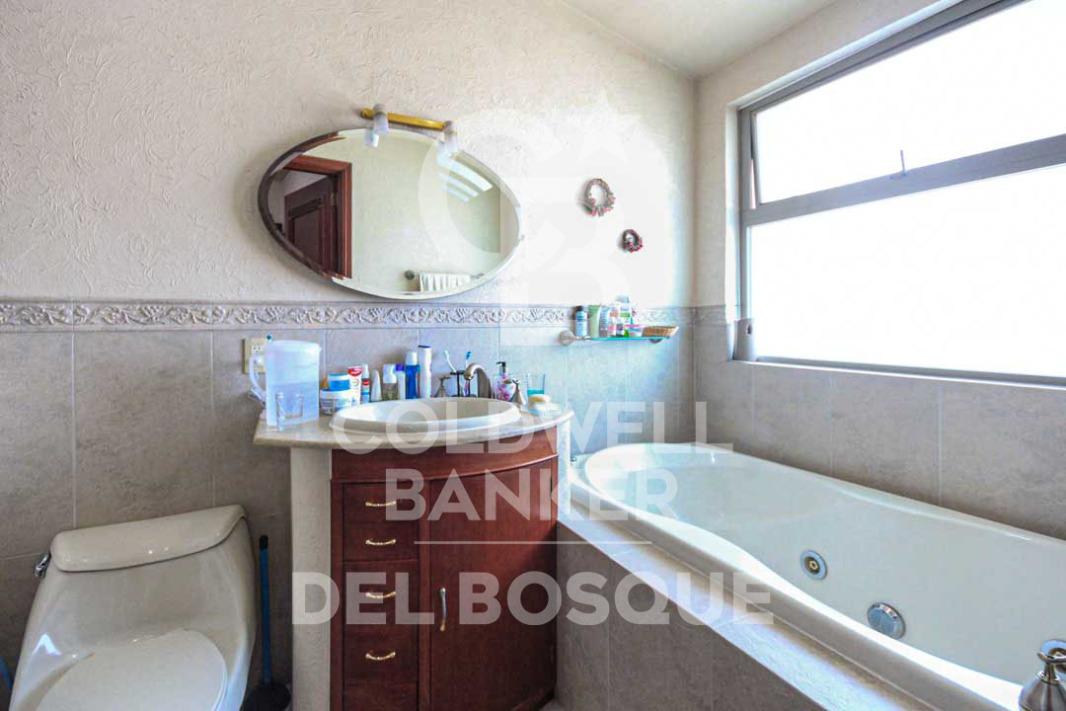 Roma, Tlalnepantla de Baz, Estado de México, 54054, Mexico, 4 Bedrooms Bedrooms, ,4 BathroomsBathrooms,Residential,For Sale,Roma,1613168